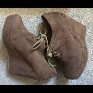 Forever 21 Chocolate Brown Suede Wedges Size US6